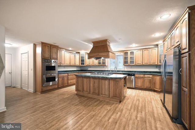 1317 MANOR RD, Windsor, PA 17366