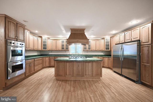 1317 MANOR RD, Windsor, PA 17366