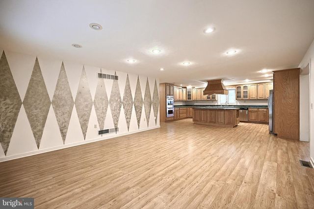 1317 MANOR RD, Windsor, PA 17366