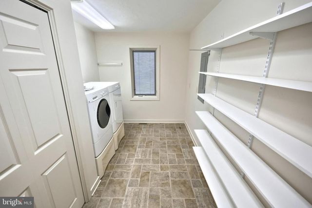 1317 MANOR RD, Windsor, PA 17366