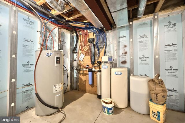 1317 MANOR RD, Windsor, PA 17366