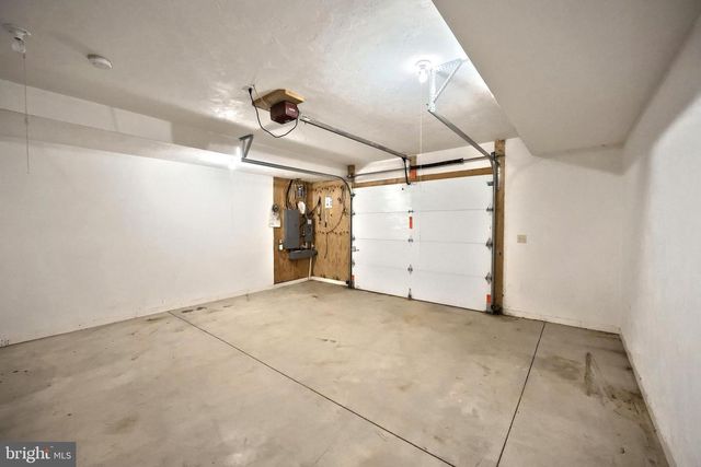 1317 MANOR RD, Windsor, PA 17366