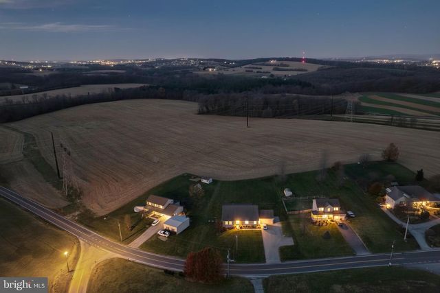 1317 MANOR RD, Windsor, PA 17366