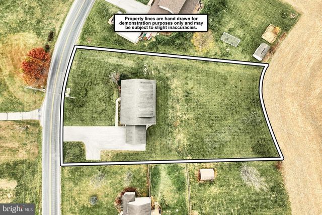 1317 MANOR RD, Windsor, PA 17366