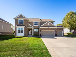 2130 Findley Circle, Lake Orion, MI 48360