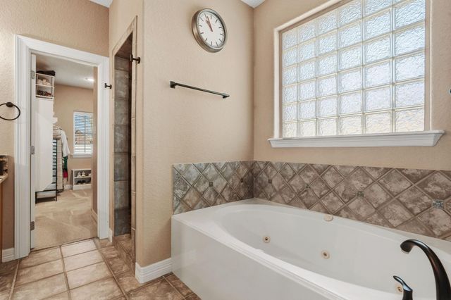 1012 Enchanted Oaks Drive, Angleton, TX 77515