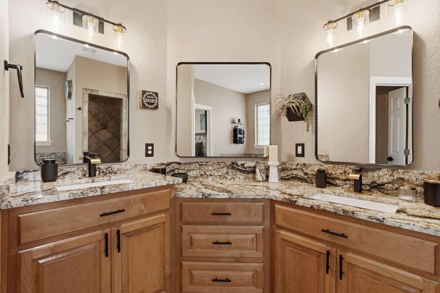 1012 Enchanted Oaks Drive, Angleton, TX 77515