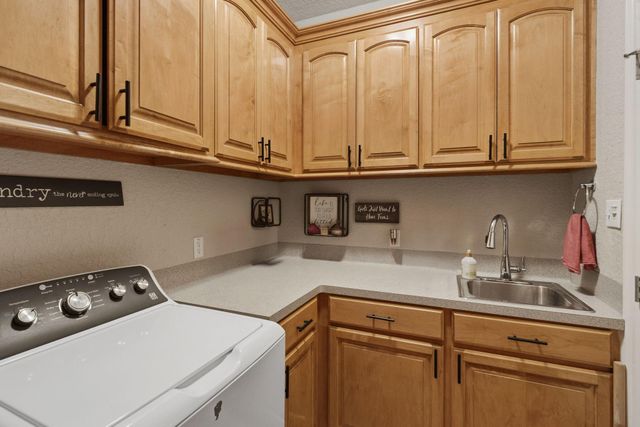 1012 Enchanted Oaks Drive, Angleton, TX 77515