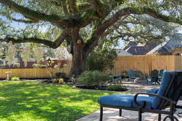 1012 Enchanted Oaks Drive, Angleton, TX 77515