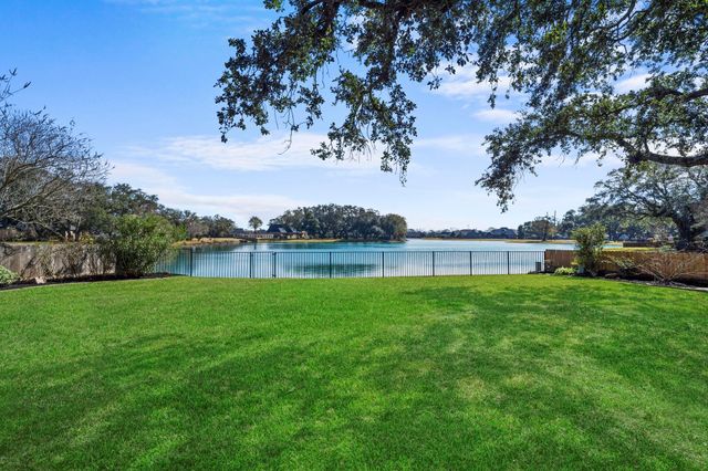 1012 Enchanted Oaks Drive, Angleton, TX 77515