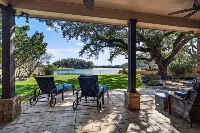 1012 Enchanted Oaks Drive, Angleton, TX 77515