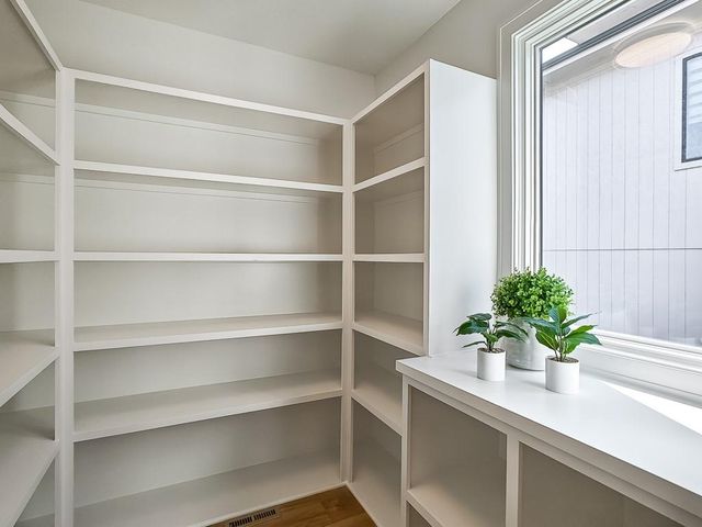 21706 W 80th Terrace, Shawnee, KS 66220