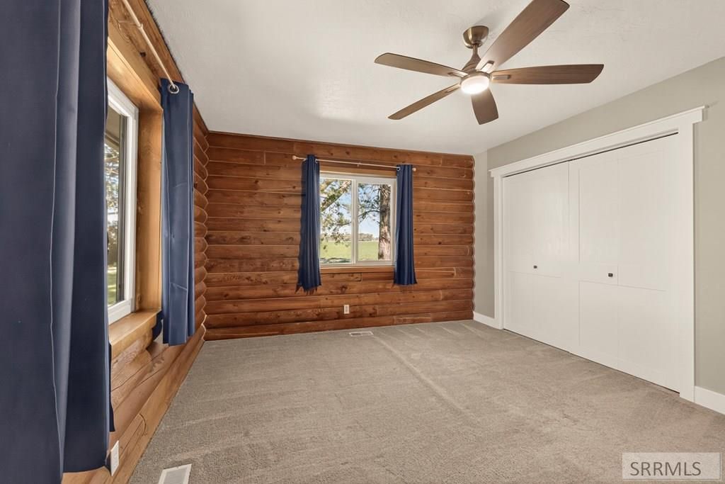 Image 13 of property listing at 948 E 900 N, Shelley, ID 83274