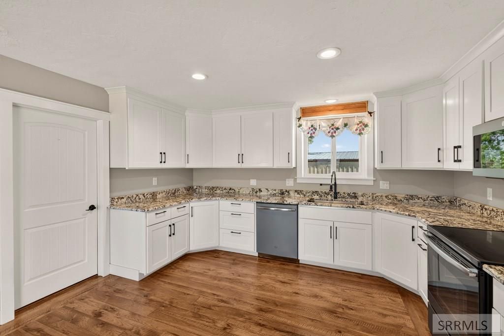 Image 8 of property listing at 948 E 900 N, Shelley, ID 83274