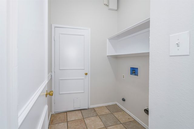 709 Raywood Drive, Grand Prairie, TX 75052