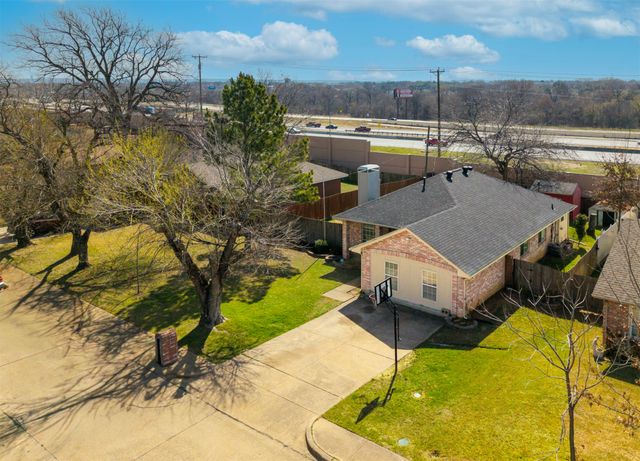 709 Raywood Drive, Grand Prairie, TX 75052