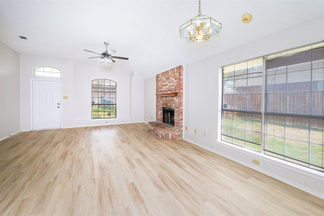 709 Raywood Drive, Grand Prairie, TX 75052