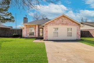 709 Raywood Drive, Grand Prairie, TX 75052