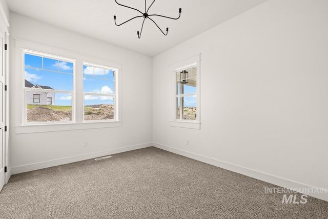 27387 Iron Horse Dr, Caldwell, ID 83607