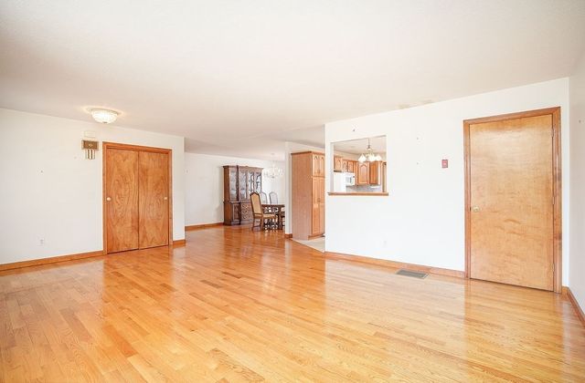 62 Parenteau Ct, Chicopee, MA 01020