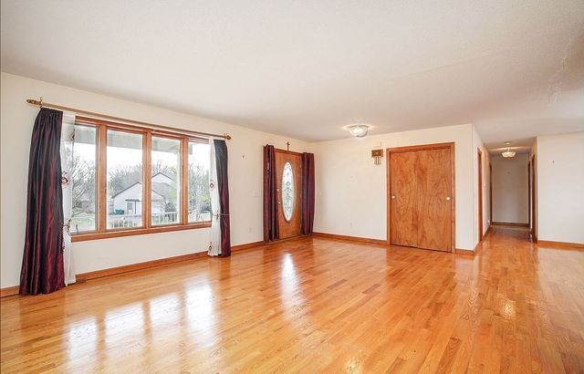 62 Parenteau Ct, Chicopee, MA 01020