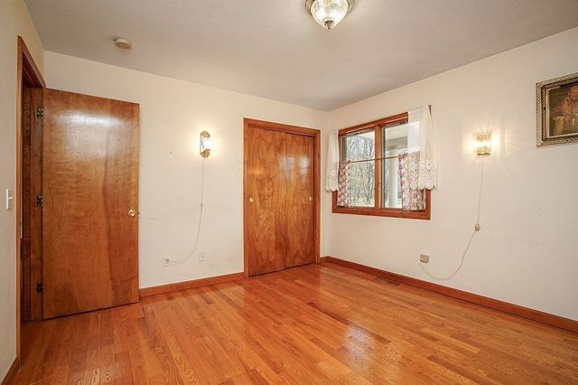 62 Parenteau Ct, Chicopee, MA 01020