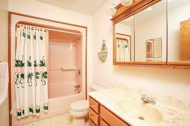 62 Parenteau Ct, Chicopee, MA 01020