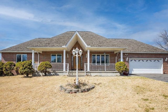 62 Parenteau Ct, Chicopee, MA 01020