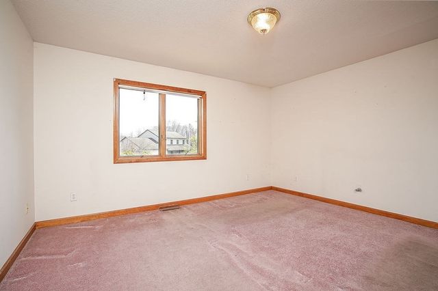 62 Parenteau Ct, Chicopee, MA 01020