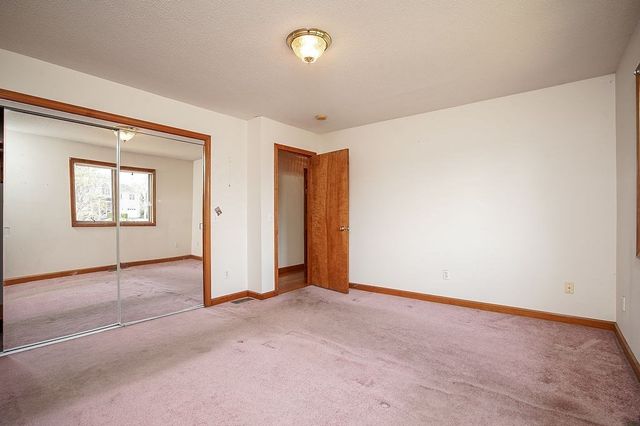 62 Parenteau Ct, Chicopee, MA 01020