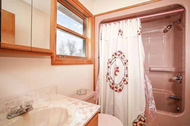 62 Parenteau Ct, Chicopee, MA 01020