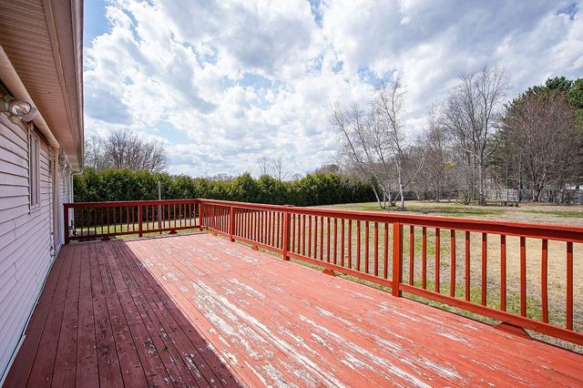 62 Parenteau Ct, Chicopee, MA 01020