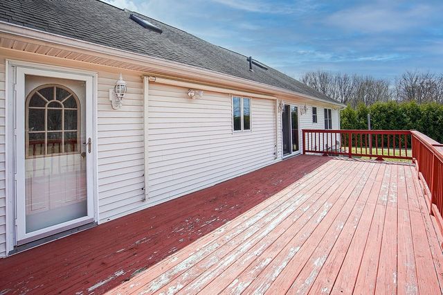 62 Parenteau Ct, Chicopee, MA 01020