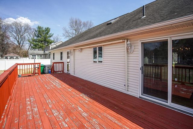 62 Parenteau Ct, Chicopee, MA 01020