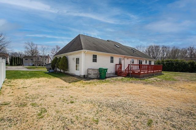 62 Parenteau Ct, Chicopee, MA 01020