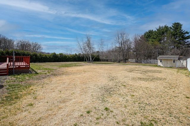 62 Parenteau Ct, Chicopee, MA 01020