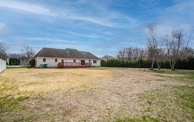 62 Parenteau Ct, Chicopee, MA 01020