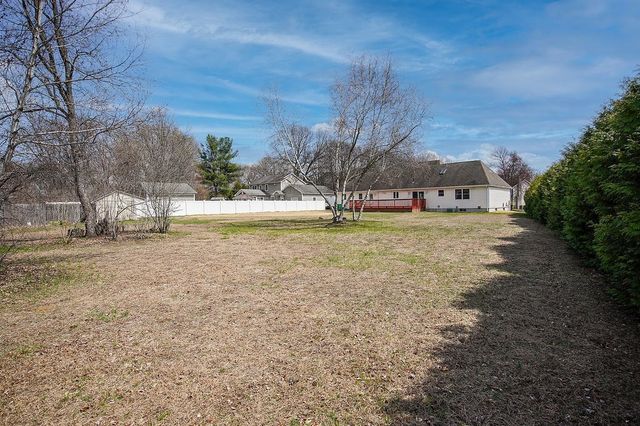 62 Parenteau Ct, Chicopee, MA 01020