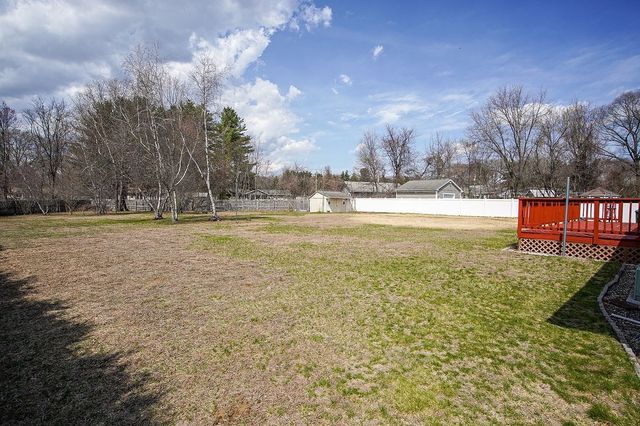 62 Parenteau Ct, Chicopee, MA 01020
