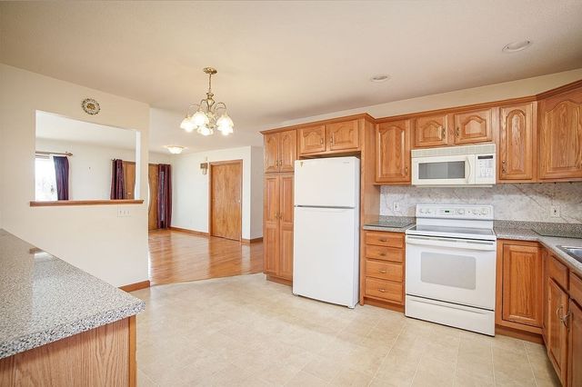 62 Parenteau Ct, Chicopee, MA 01020