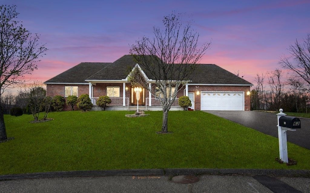 62 Parenteau Ct, Chicopee, MA 01020