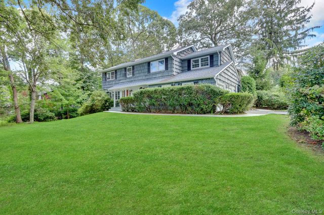 15 Tobi Lane, East Setauket, NY 11733