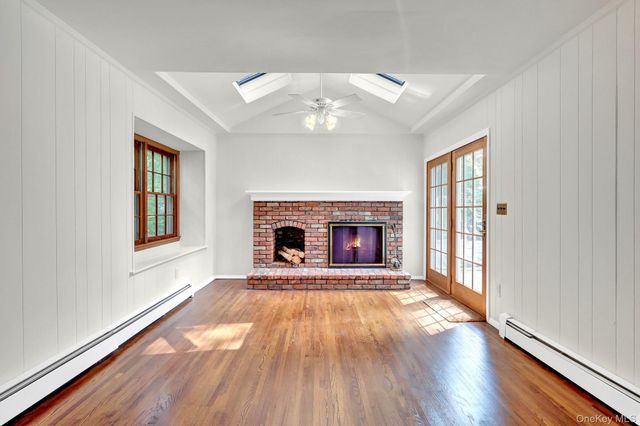 15 Tobi Lane, East Setauket, NY 11733