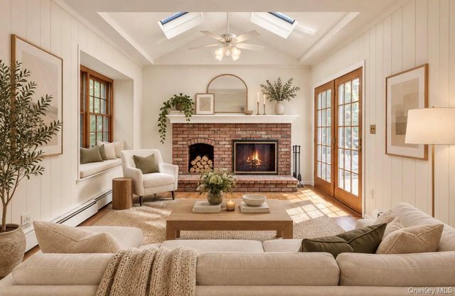 15 Tobi Lane, East Setauket, NY 11733