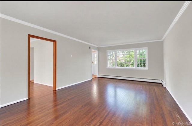 15 Tobi Lane, East Setauket, NY 11733