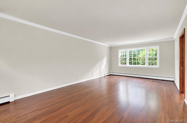 15 Tobi Lane, East Setauket, NY 11733