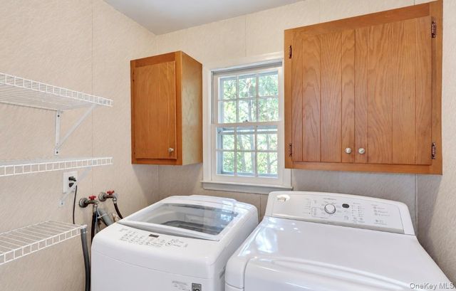 15 Tobi Lane, East Setauket, NY 11733