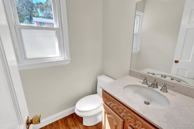 15 Tobi Lane, East Setauket, NY 11733