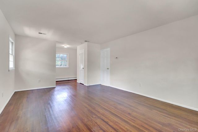 15 Tobi Lane, East Setauket, NY 11733