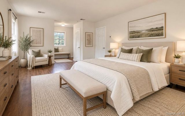 15 Tobi Lane, East Setauket, NY 11733